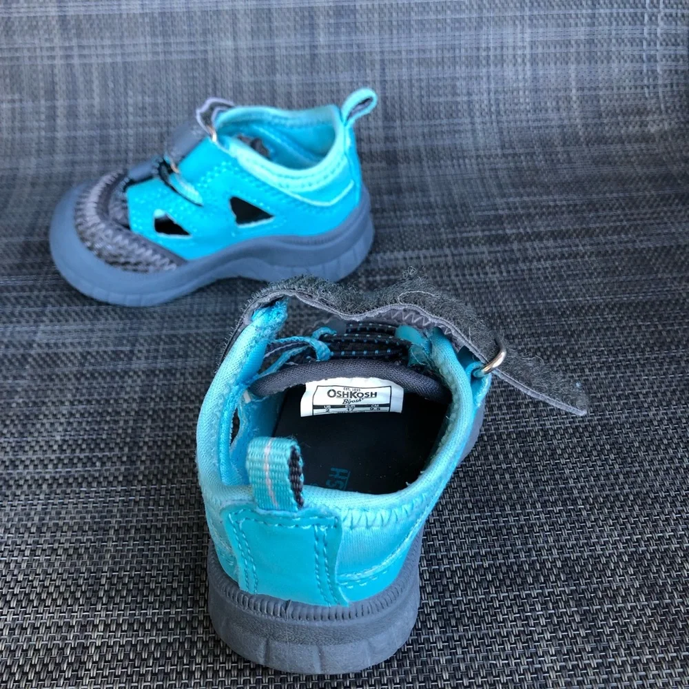 OshKosh B'gosh Turquoise Water Shoes with Adjustable Strap Infants size 2